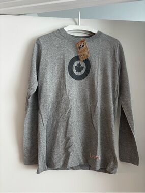 Men's Grey Long-Sleeve Crewneck Shirt with Maple Roundel
